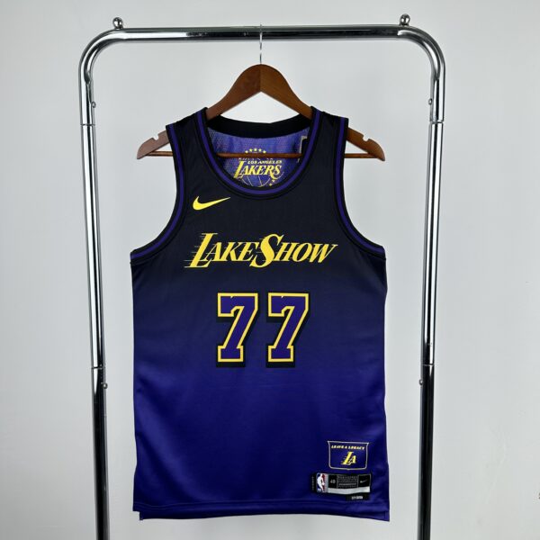 Luka Dončić 77 Lakers SWINGMAN 2024/25 LAKESHOW - obrazek 11