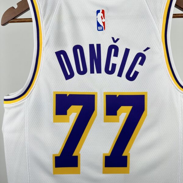 Luka Dončić 77 Lakers SWINGMAN 2024/25 biała - obrazek 5