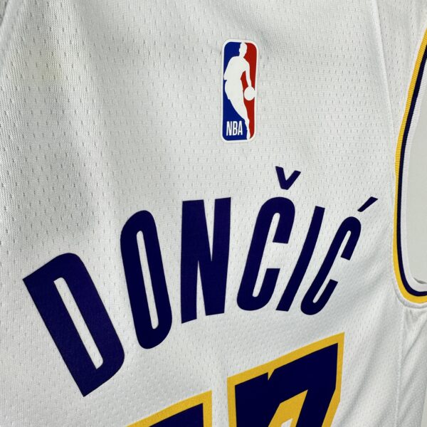 Luka Dončić 77 Lakers SWINGMAN 2024/25 biała - obrazek 4