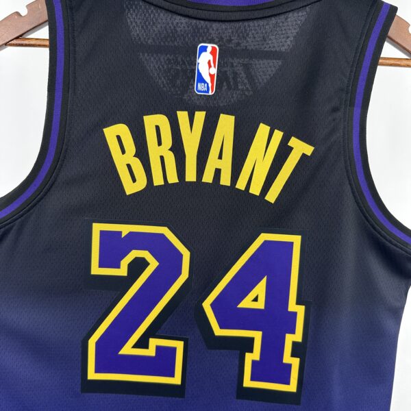 Kobe Bryant 24 Lakers LakeShow SWINGMAN 2024/25 - obrazek 5
